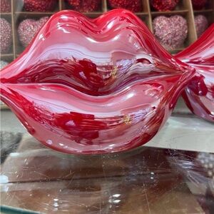 Red Lip Ceramic Decorative Accent with Glossy Finish – Perfect for Glam Decor